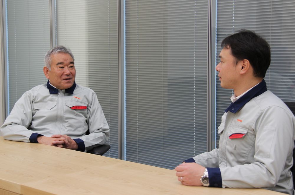 東芝能源系統公司 京浜事業所 原子能設備裝備部 住吉幸博先生（左），同機構 高見正平先生（右）